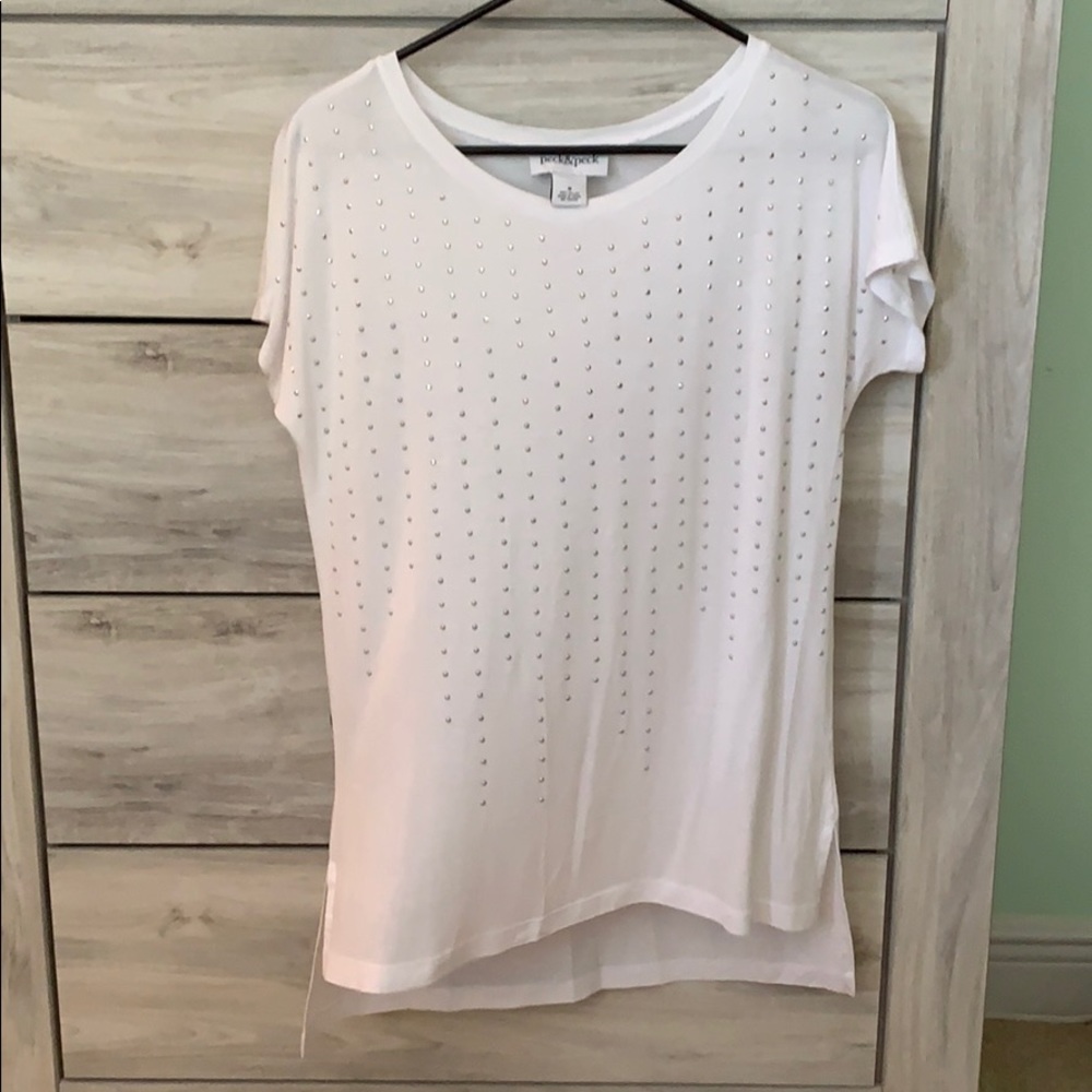 Peck & Peck crew neck in white.